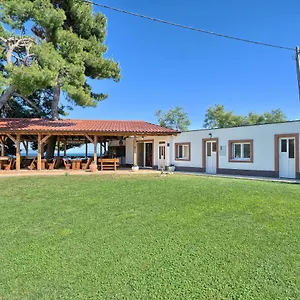 apartments-bungalows-ivanovic.hotels-in-trogir.com/
